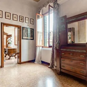 La Fenice Apartment Venedig